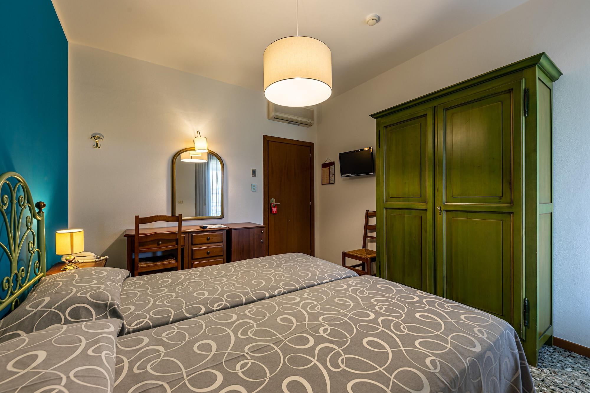 Hotel Bisesti ***S Garda  Dış mekan fotoğraf
