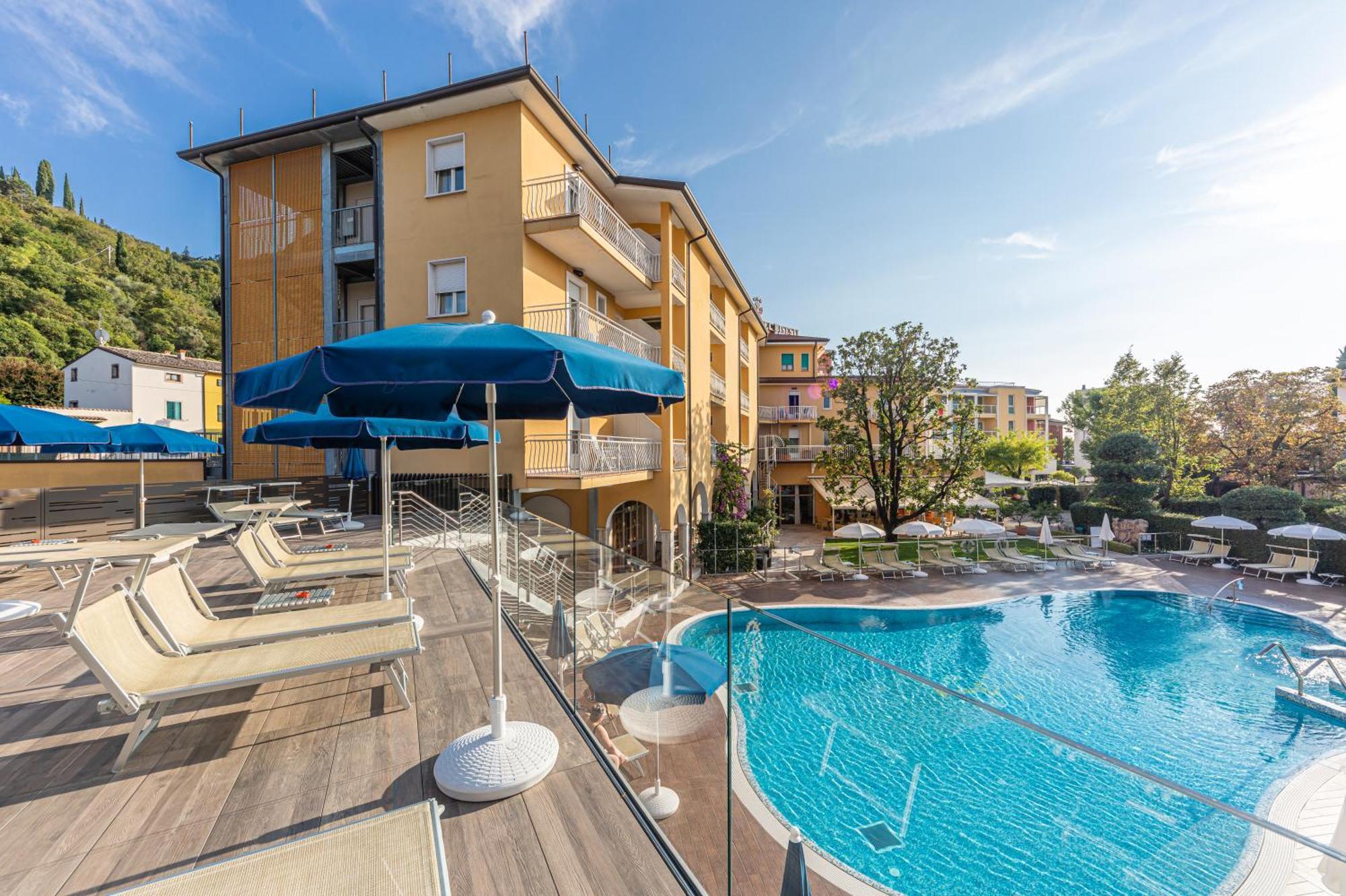 Hotel Bisesti ***S Garda  Dış mekan fotoğraf