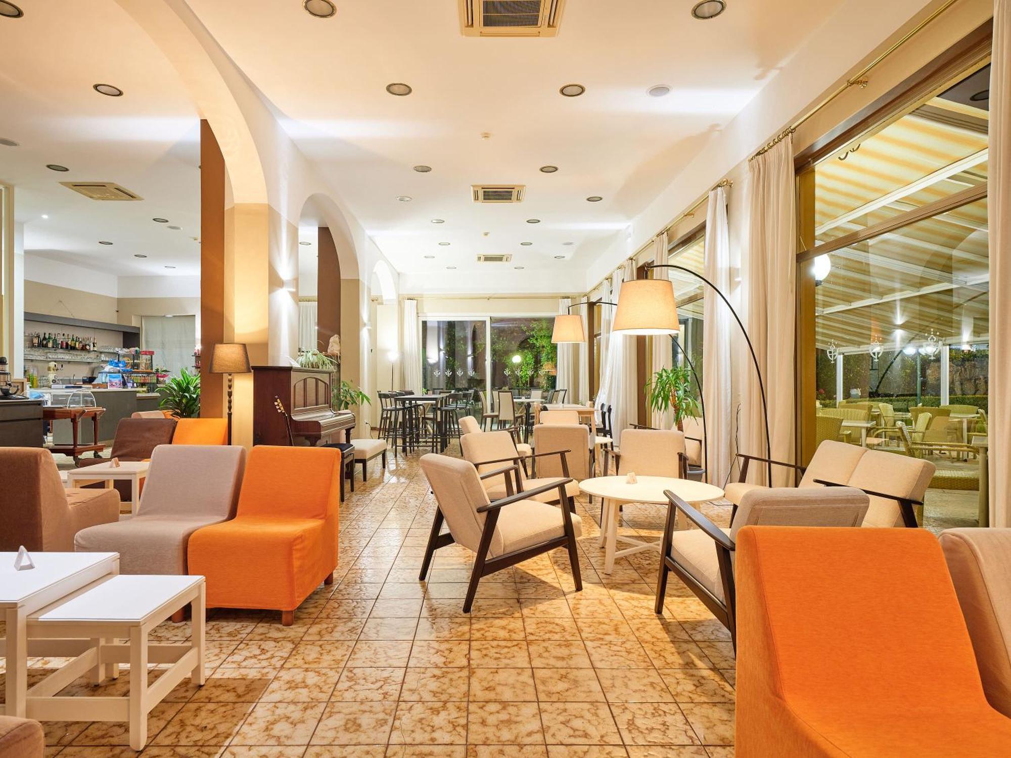 Hotel Bisesti ***S Garda  Dış mekan fotoğraf