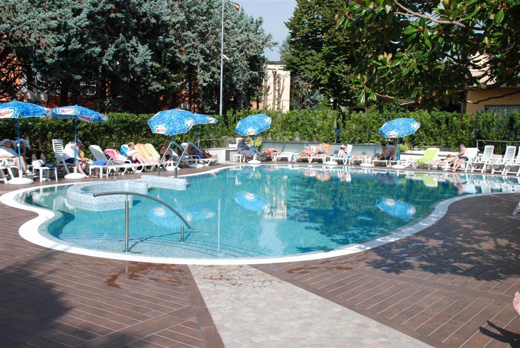 Hotel Bisesti ***S Garda  Dış mekan fotoğraf